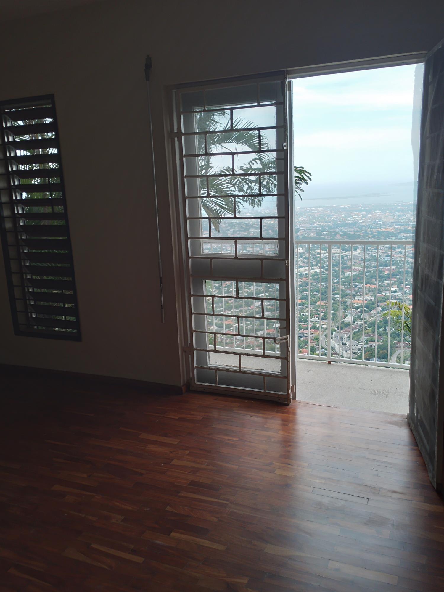 Apartment For Rent: SKYLINE DRIVE, Kingston 6 | $70,000 photo 4