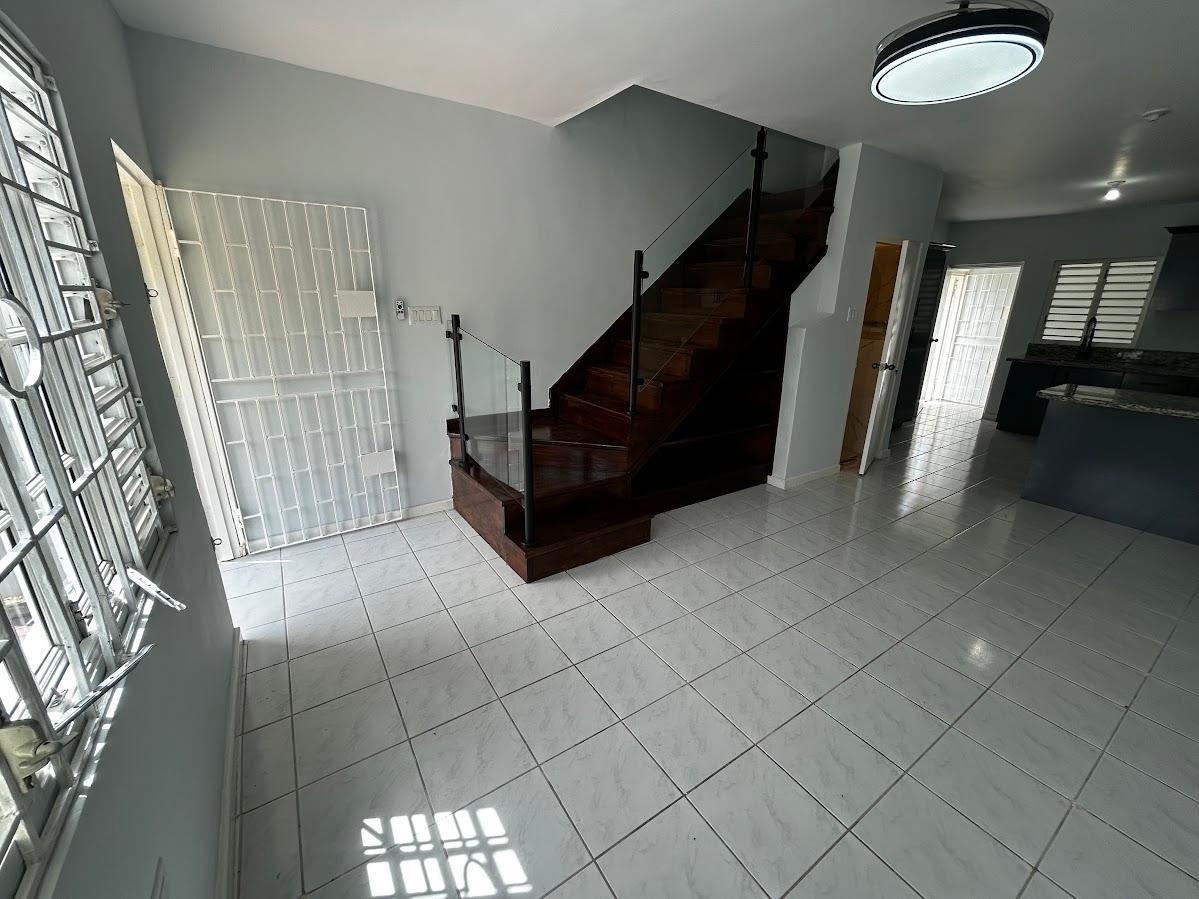 Townhouse For Rent: CASSANDRA AVENUE, Kingston 10 | $250,000 photo 4