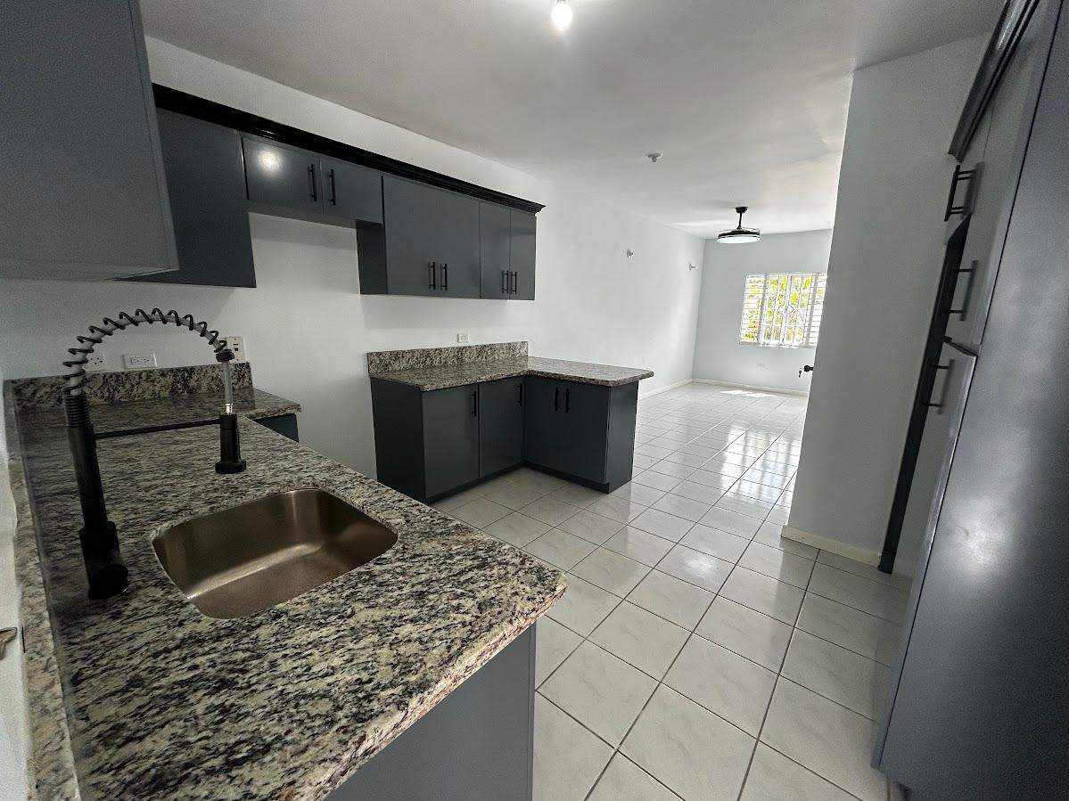 Townhouse For Rent: CASSANDRA AVENUE, Kingston 10 | $250,000 photo 9