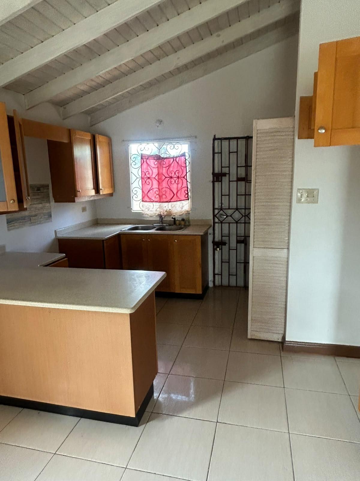 House For Rent: HUMMINGBIRD CIRCLE, Coral Spring | $120,000 photo 4