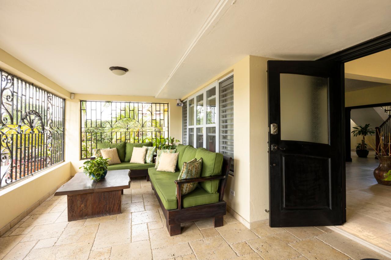 House For Rent: SANDHURST CRESCENT, Kingston 6 | $5,500 photo 3