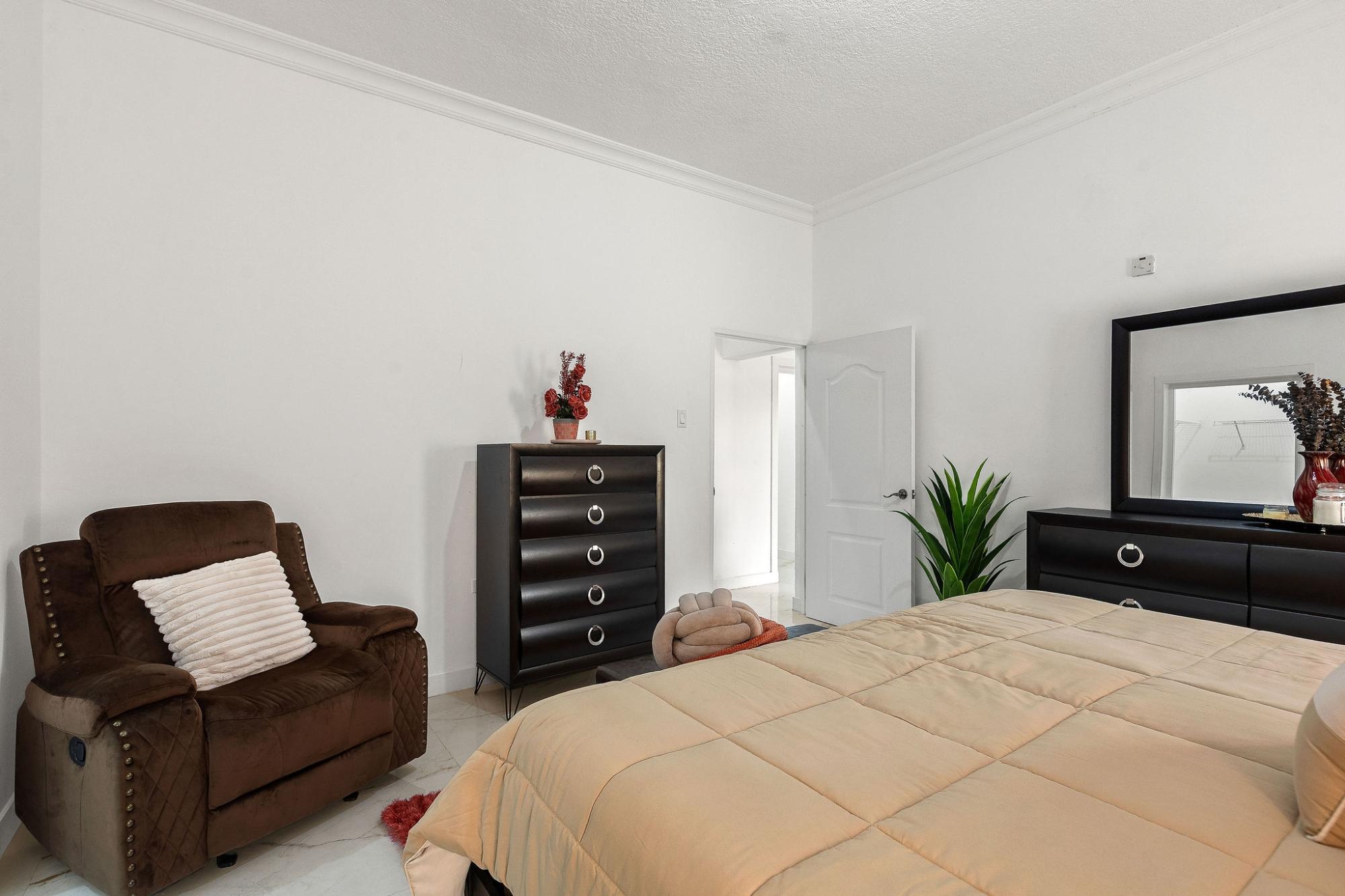 Apartment For Sale: BORDER AVENUE, Kingston 19 | $48,000,000 photo 9
