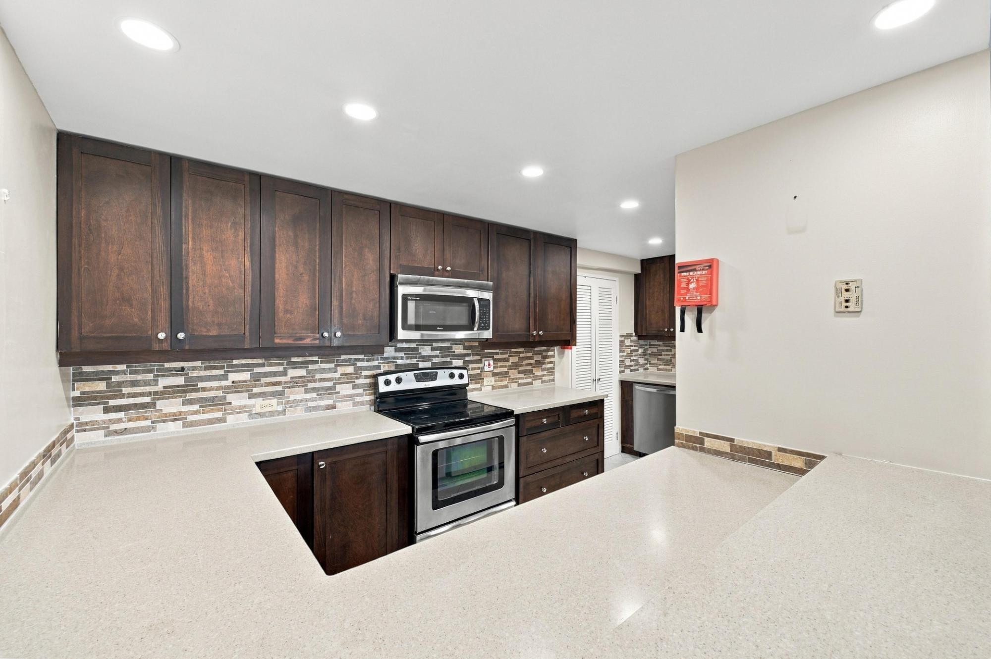 Apartment For Sale: MANOR PARK DRIVE, Kingston 8 | $695,000 photo 6