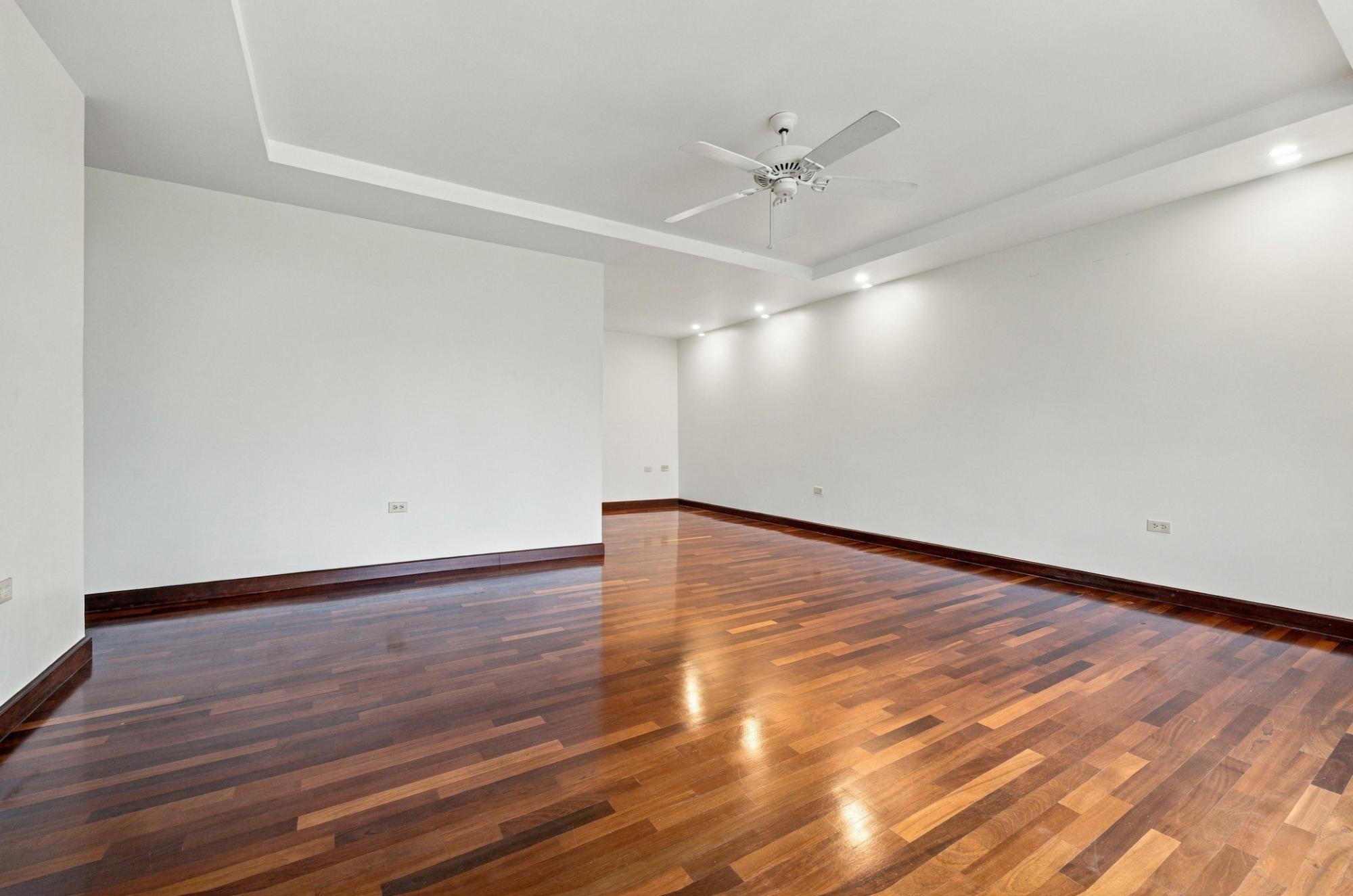 Apartment For Sale: MANOR PARK DRIVE, Kingston 8 | $695,000 photo 8