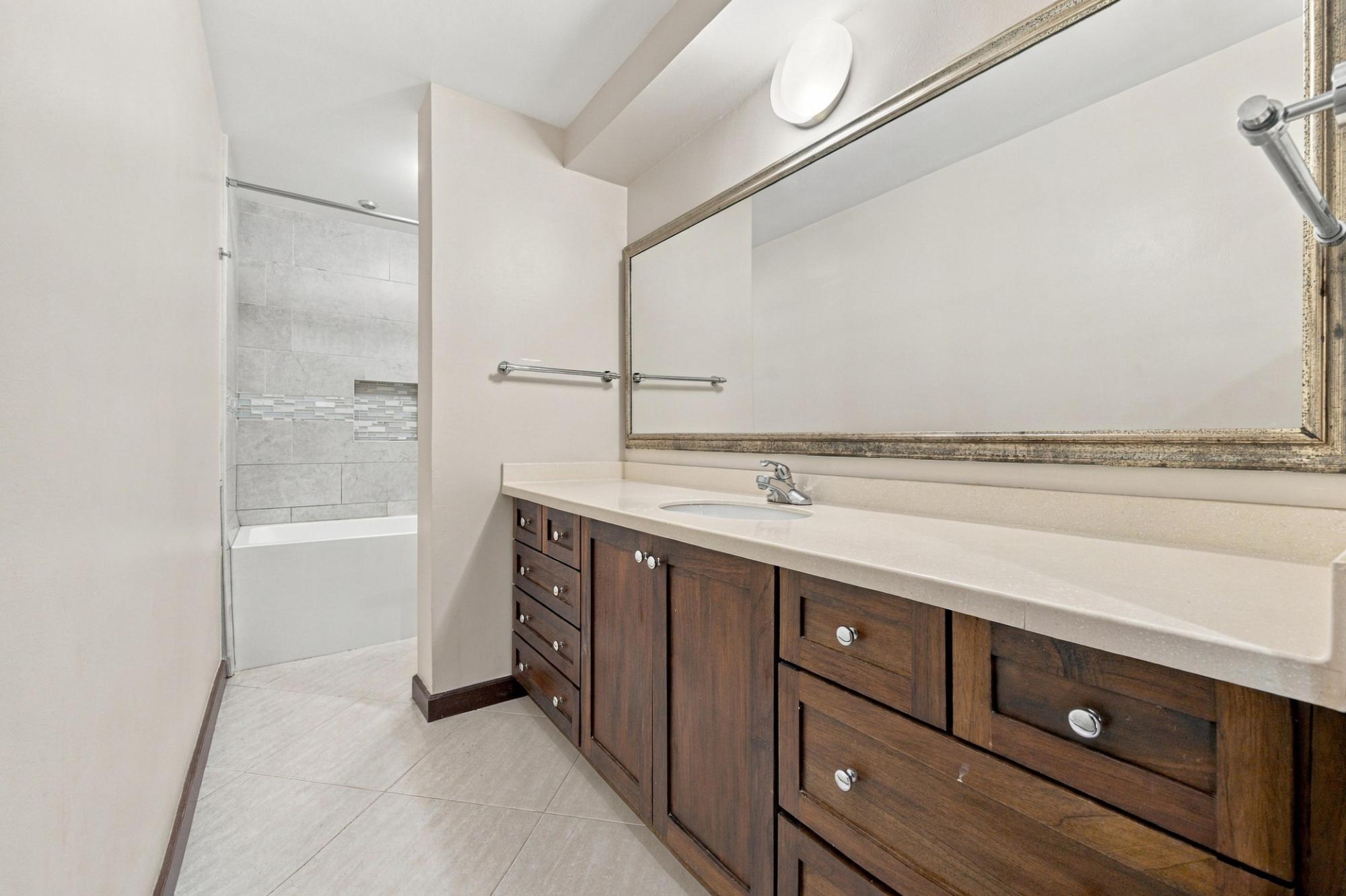 Apartment For Sale: MANOR PARK DRIVE, Kingston 8 | $695,000 photo 10