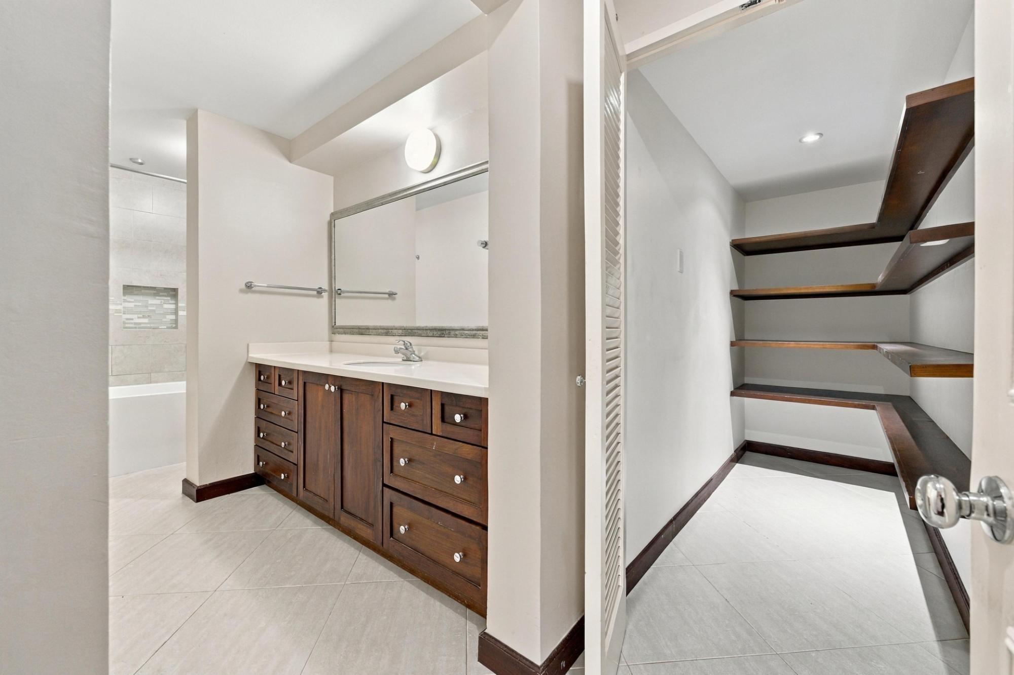 Apartment For Sale: MANOR PARK DRIVE, Kingston 8 | $695,000 photo 12