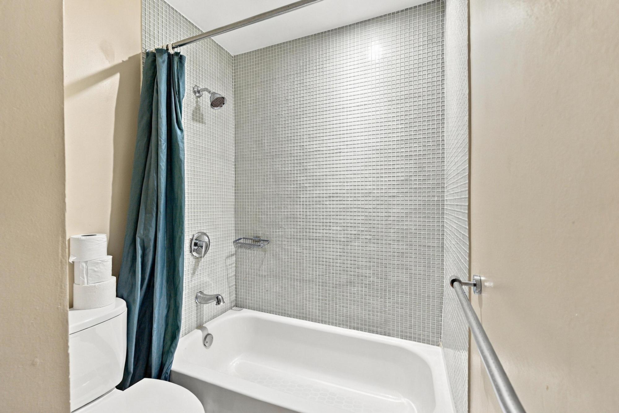 Apartment For Sale: MANOR PARK DRIVE, Kingston 8 | $695,000 photo 15