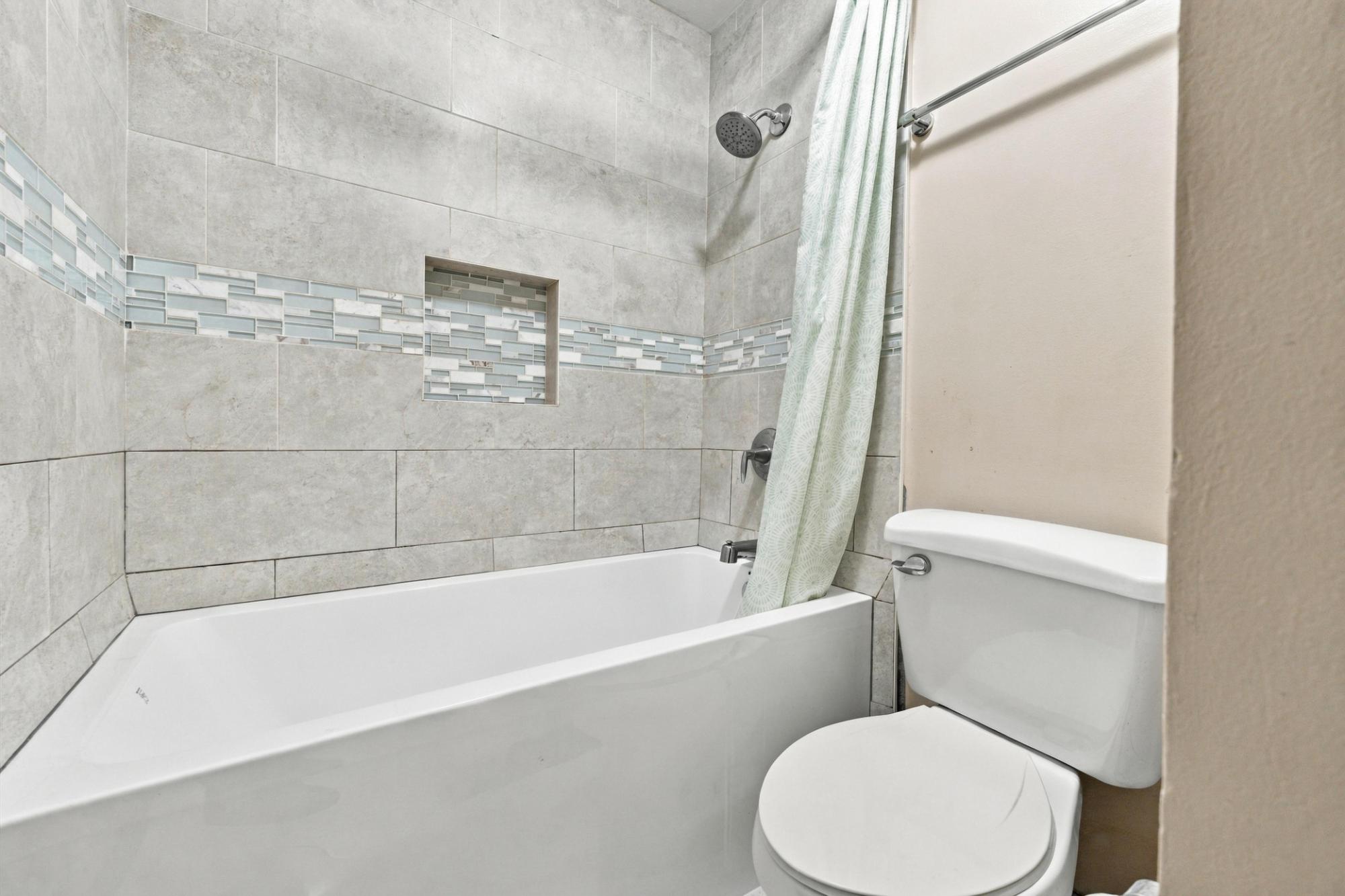 Apartment For Sale: MANOR PARK DRIVE, Kingston 8 | $695,000 photo 16