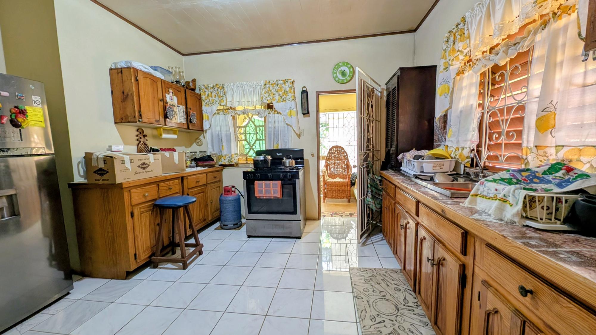 House For Sale: MONEAGUE HOUSING SCHEME, Moneague | $30,000,000 photo 8