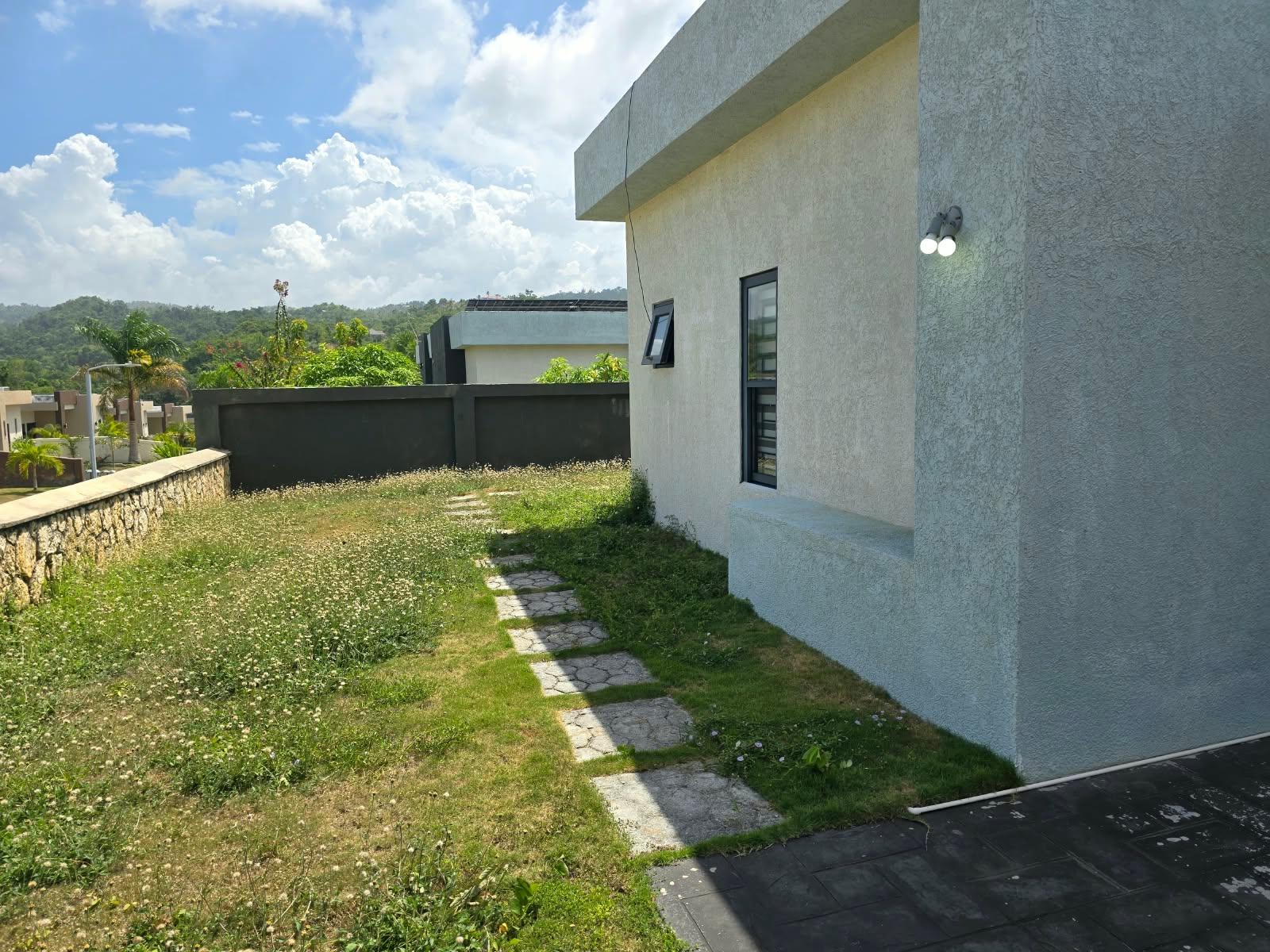 House For Sale: PYRAMID POINT, PHASE 1, Ocho Rios | $65,500,000 photo 4