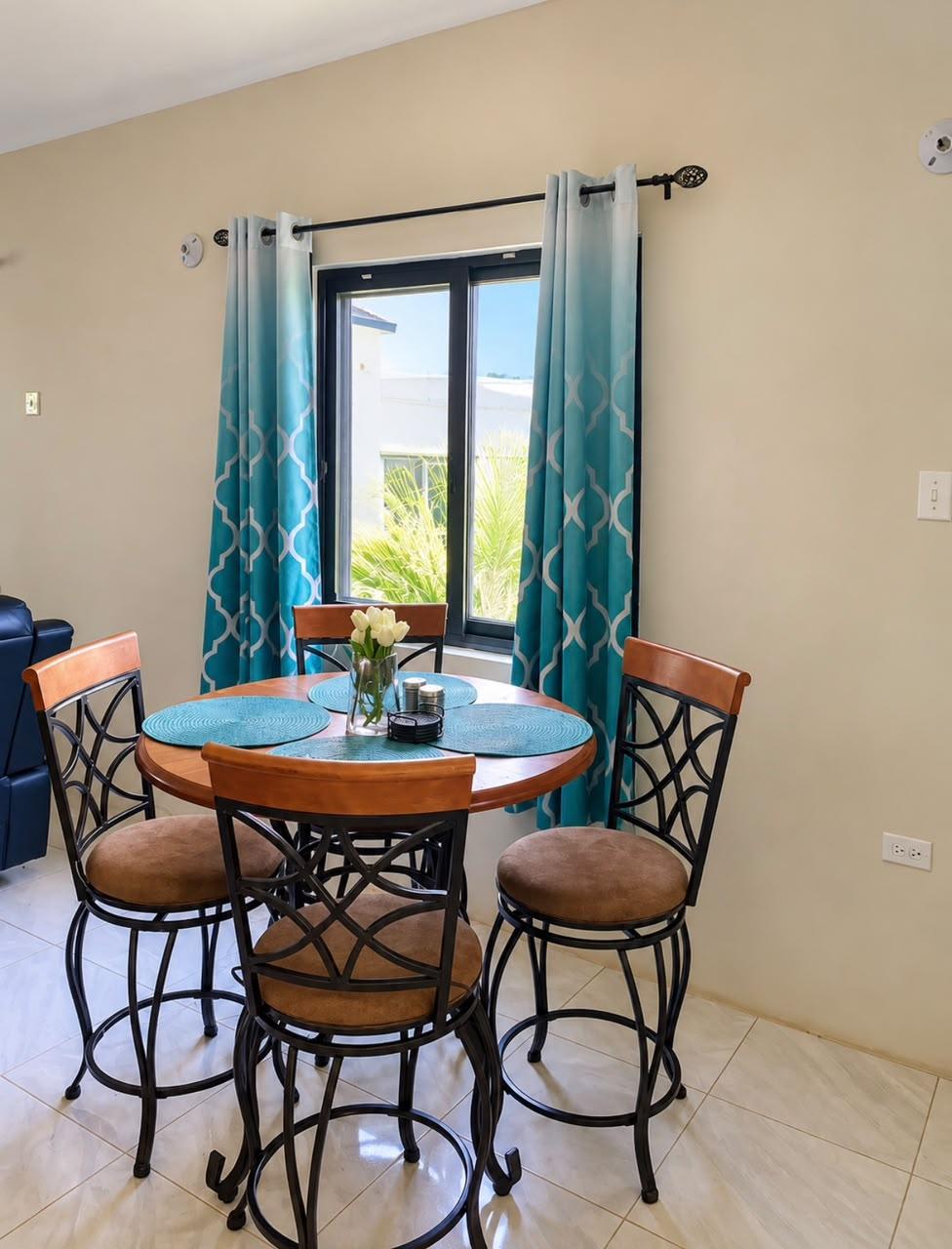 Townhouse For Rent: CAMELOT VILLAGE, Discovery Bay | $1,300 photo 4