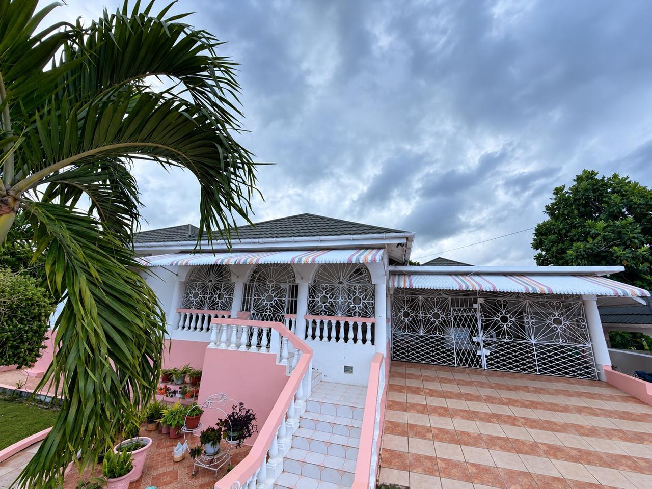House For Sale: RUNAWAY MEADOWS, Runaway Bay | $900,000 photo 2