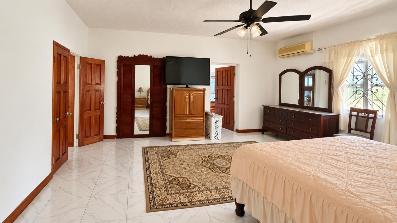 House For Sale: RUNAWAY MEADOWS, Runaway Bay | $900,000 photo 24