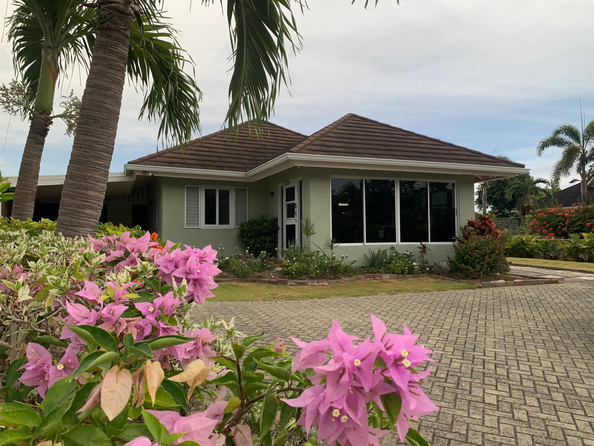 House For Rent: COOL SHADE, Laughlands | $1,400