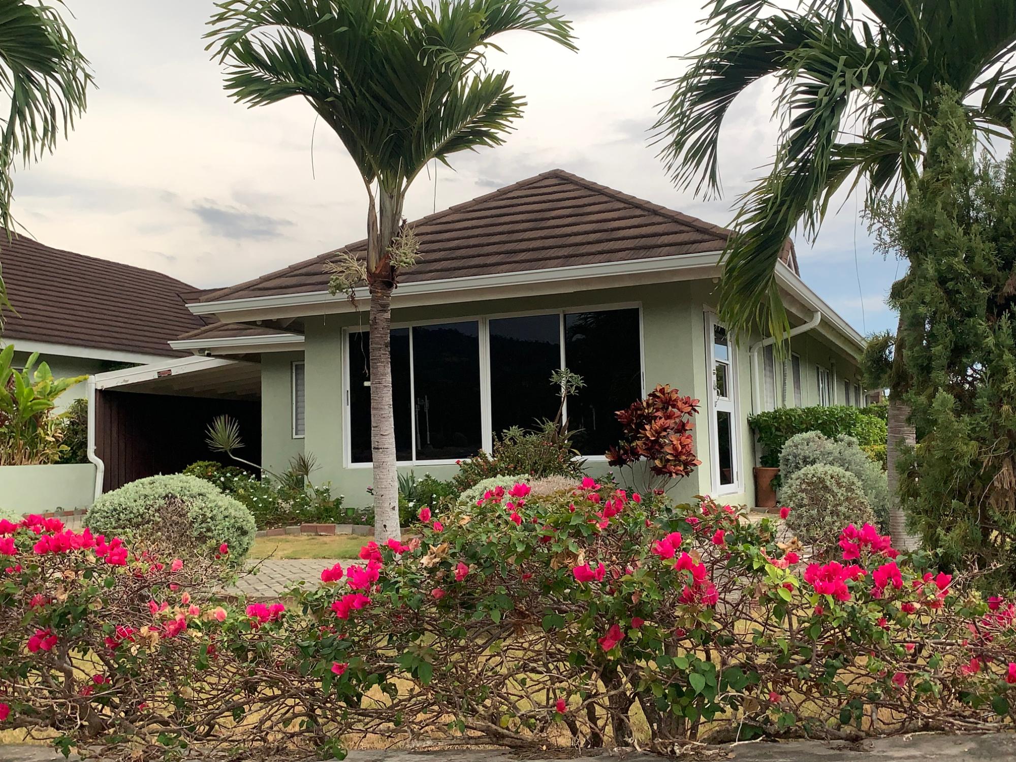 House For Rent: COOL SHADE, Laughlands | $1,400 photo 4