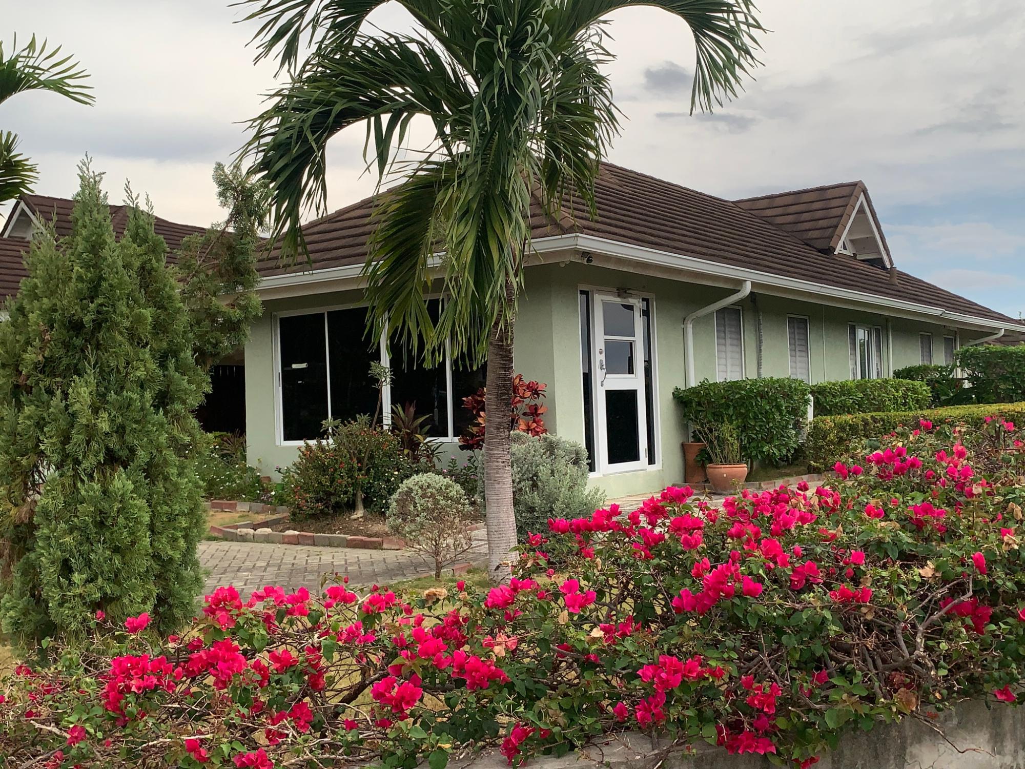 House For Rent: COOL SHADE, Laughlands | $1,400 photo 5