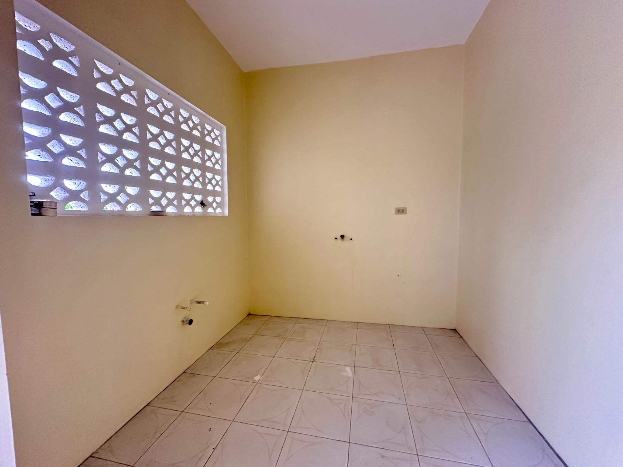 Apartment For Rent: BLOCK 14, PART OF NORTHER, Lilliput | $80,000 photo 9