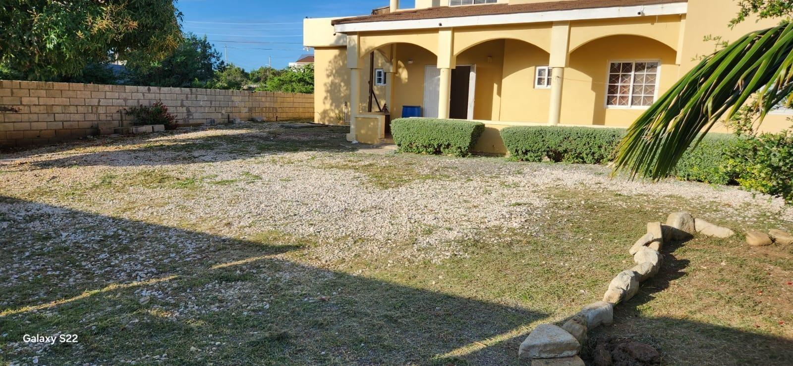 House For Rent: SANDHILLS CLOSE,HELLSHIRE, Hellshire Heights | $120,000 photo 2