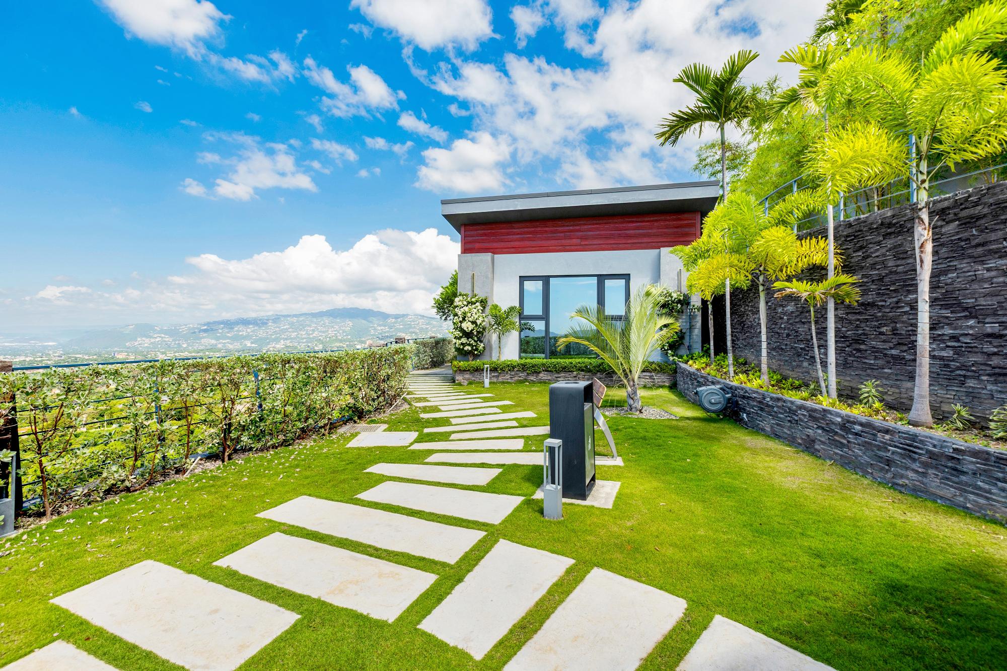 Apartment For Sale: SPYGLASS, Kingston 6 | $580,000 photo 8