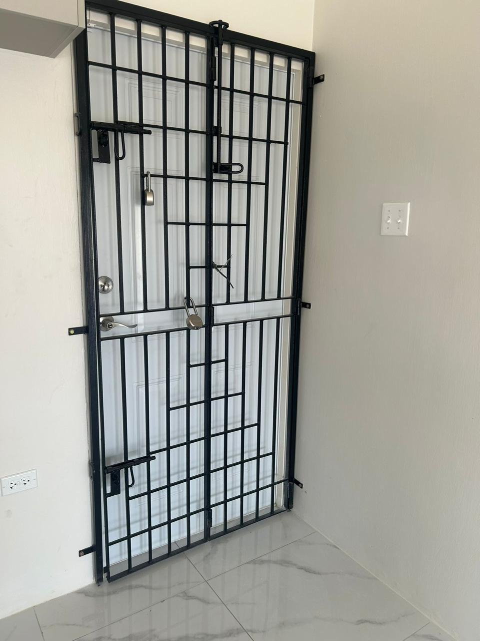 House For Rent: CAYENNE CRESCENT, PHOENIX, Phoenix Park | $135,000 photo 9