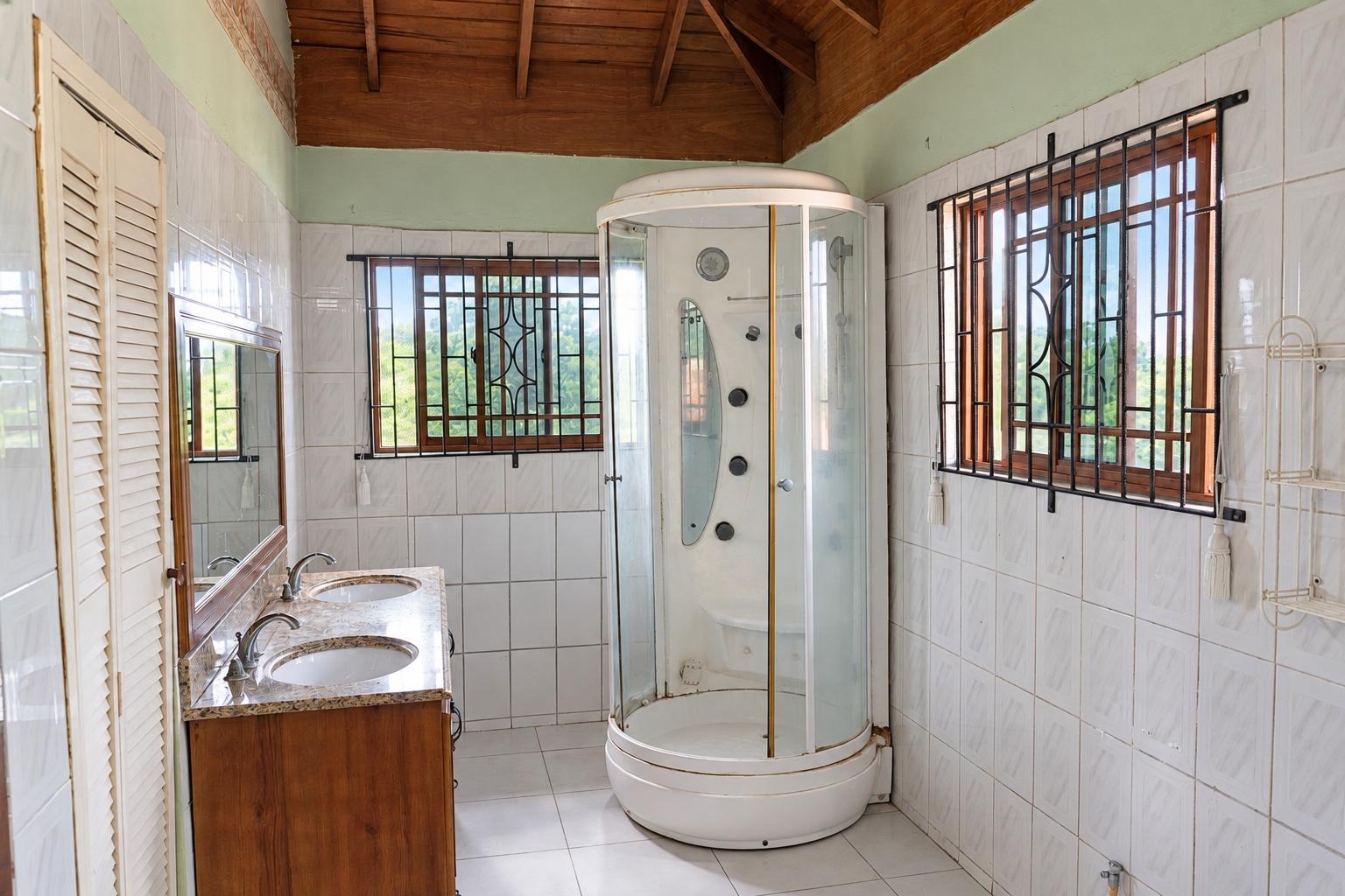 House For Sale: CIRCLE DRIVE, GLENMUIR HE, May Pen | $45,000,000 photo 13