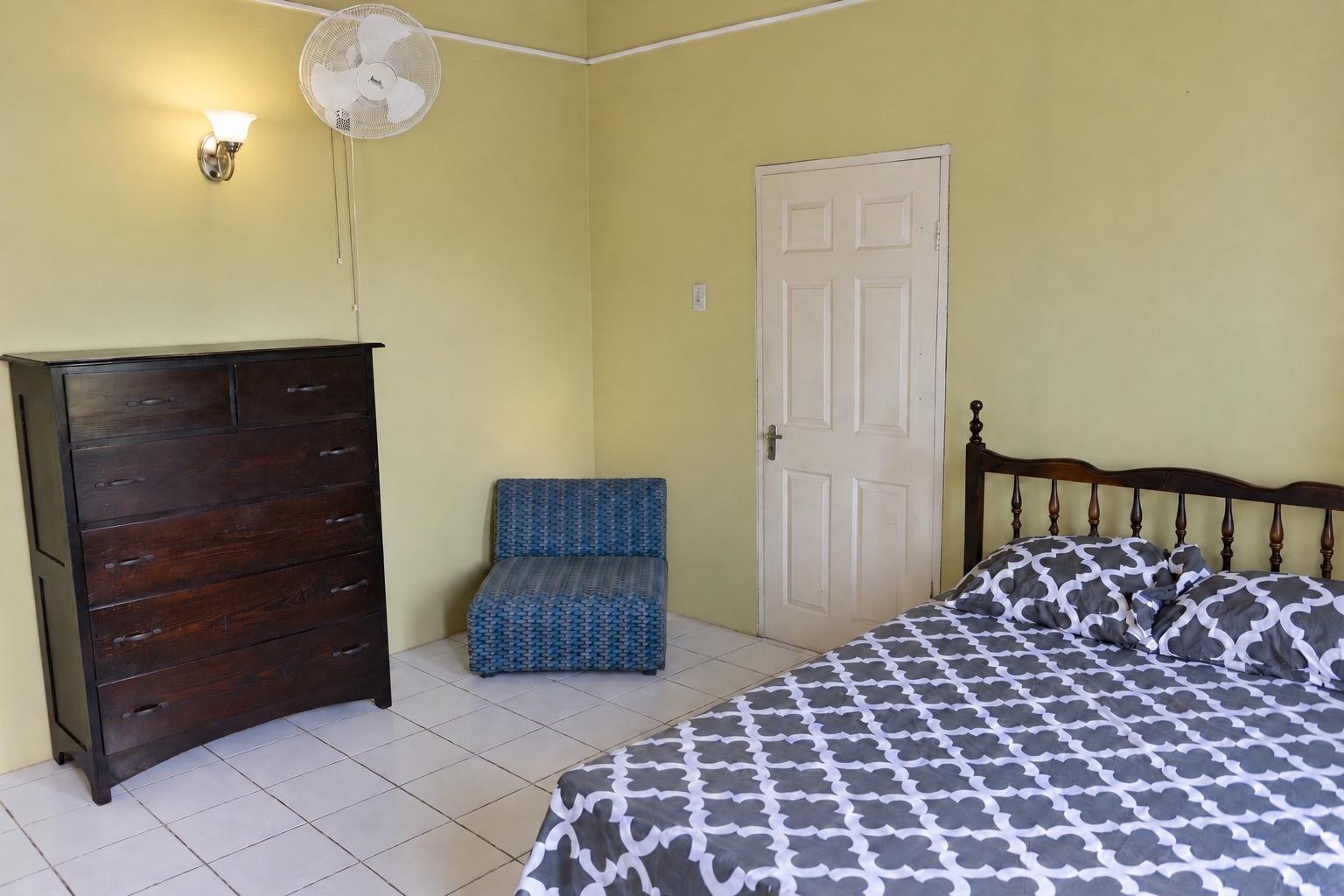 House For Sale: CIRCLE DRIVE, GLENMUIR HE, May Pen | $45,000,000 photo 18
