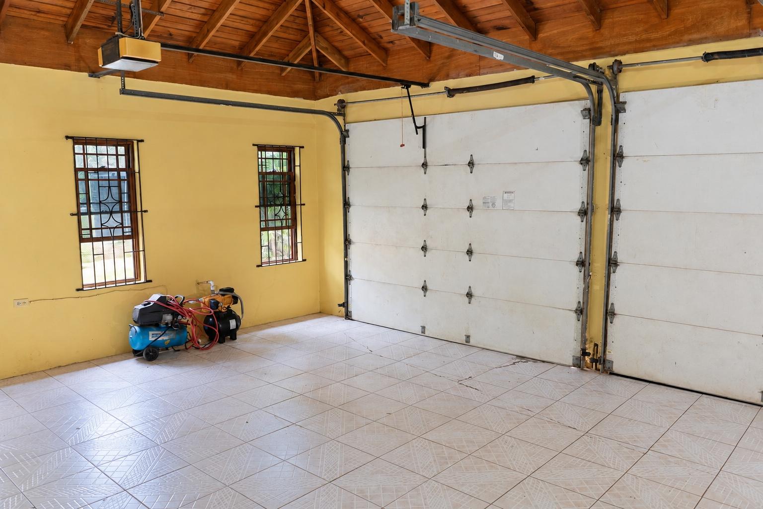 House For Sale: CIRCLE DRIVE, GLENMUIR HE, May Pen | $45,000,000 photo 24