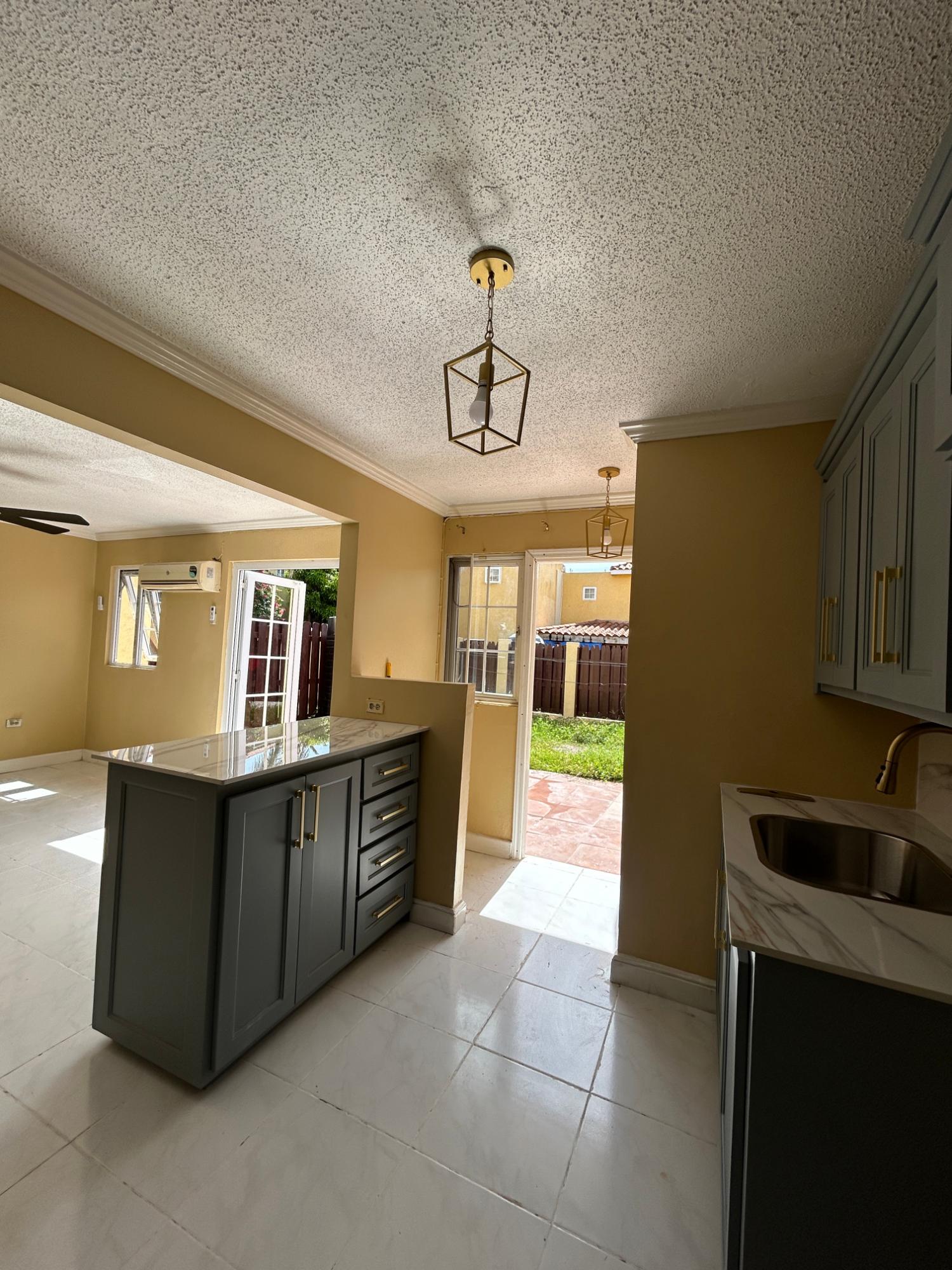 Townhouse For Rent: MANGO WALK COUNTRY CLUB, Mango Walk C-Club | $1,600 photo 2