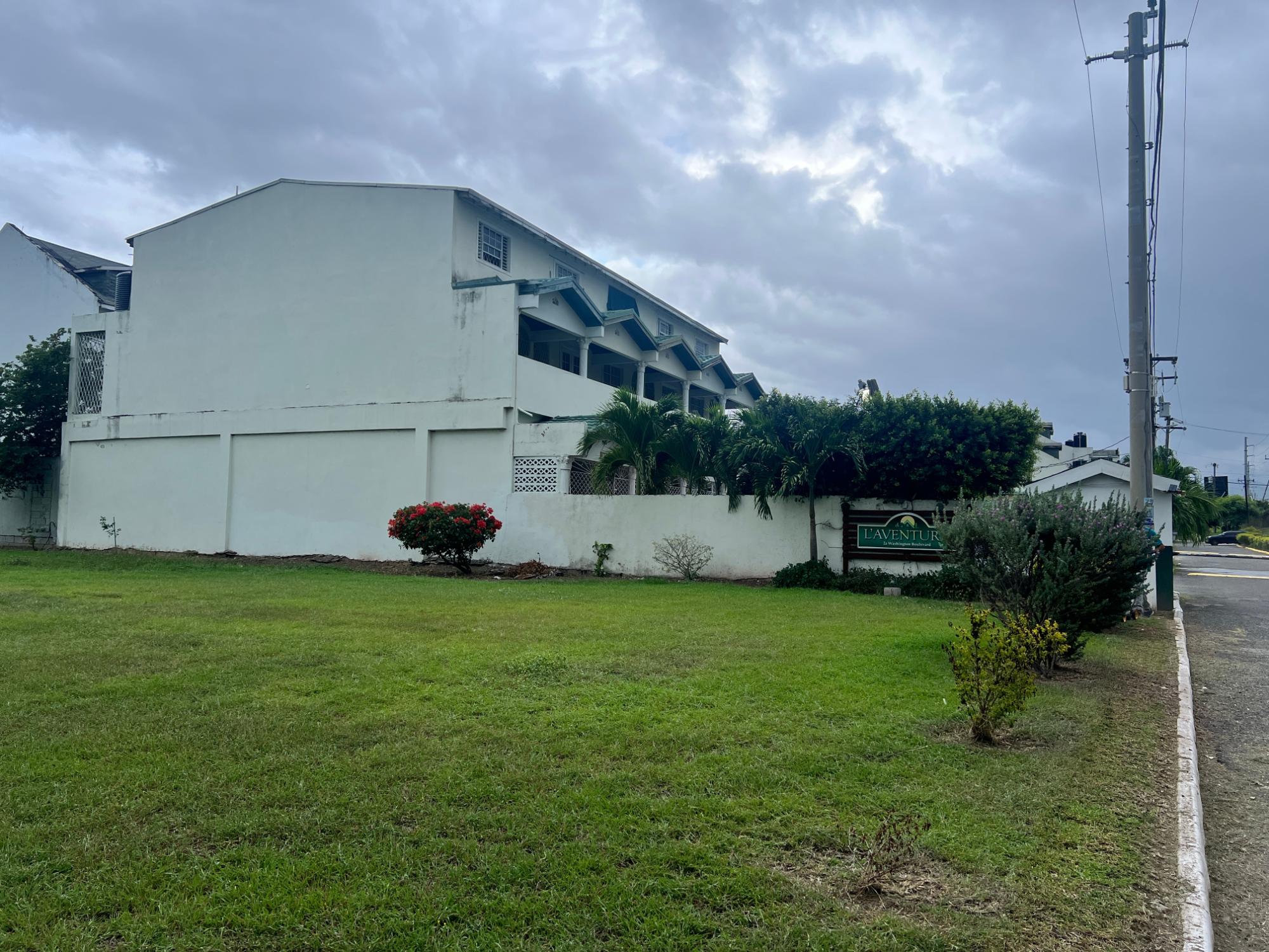 Townhouse For Rent: WASHINGTON BOULEVARD, Kingston 20 | $180,000 photo 3