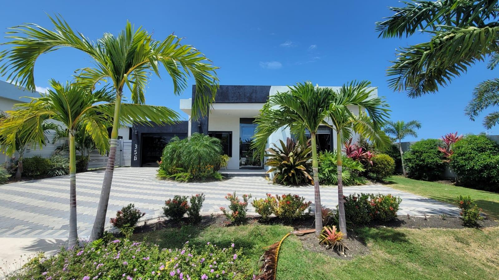 House For Sale: PARADISIAC BEACH CLUB, Ocho Rios | $555,000
