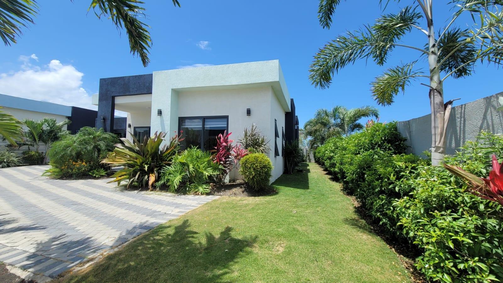 House For Sale: PARADISIAC BEACH CLUB, Ocho Rios | $555,000 photo 2