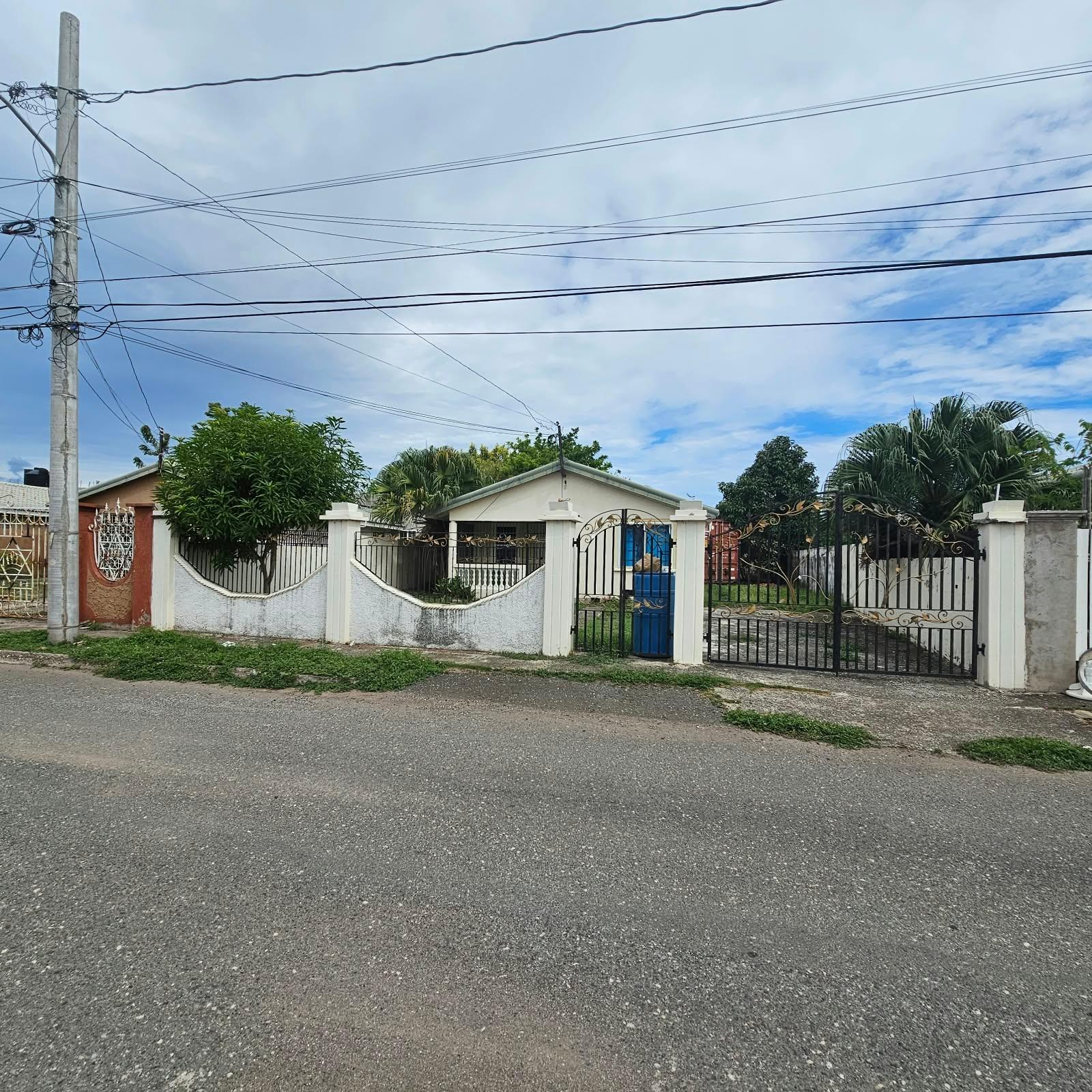 House For Sale: BLUEQUIT CIRCLE, Old Harbour | $22,000,000 photo 12