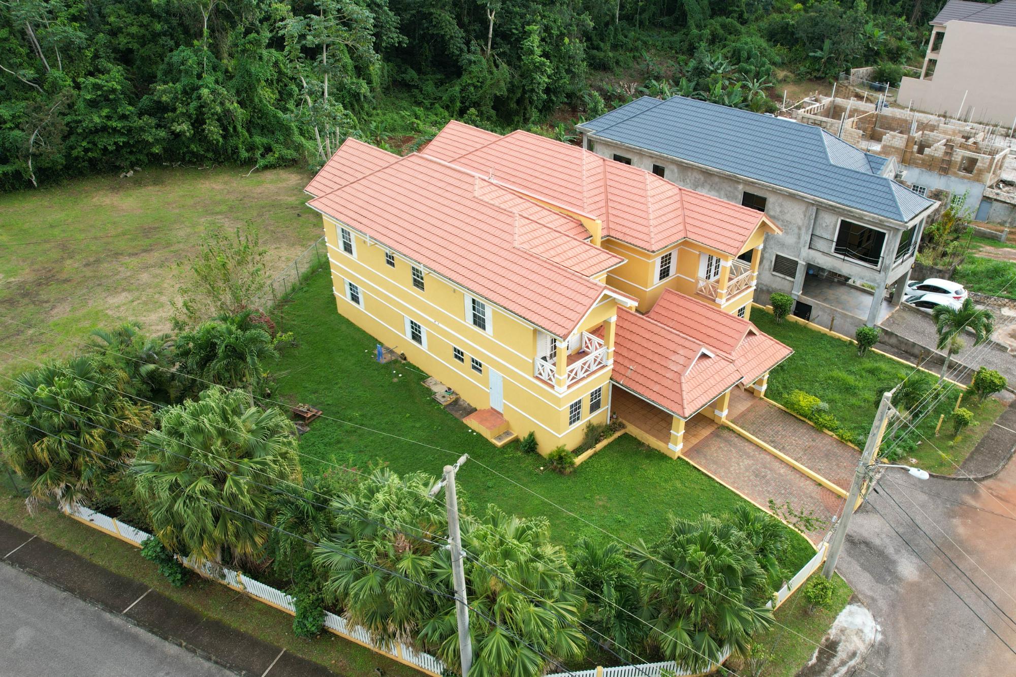 Townhouse For Sale: MORELANDS ESTATES, Mandeville | $48,000,000 photo 5
