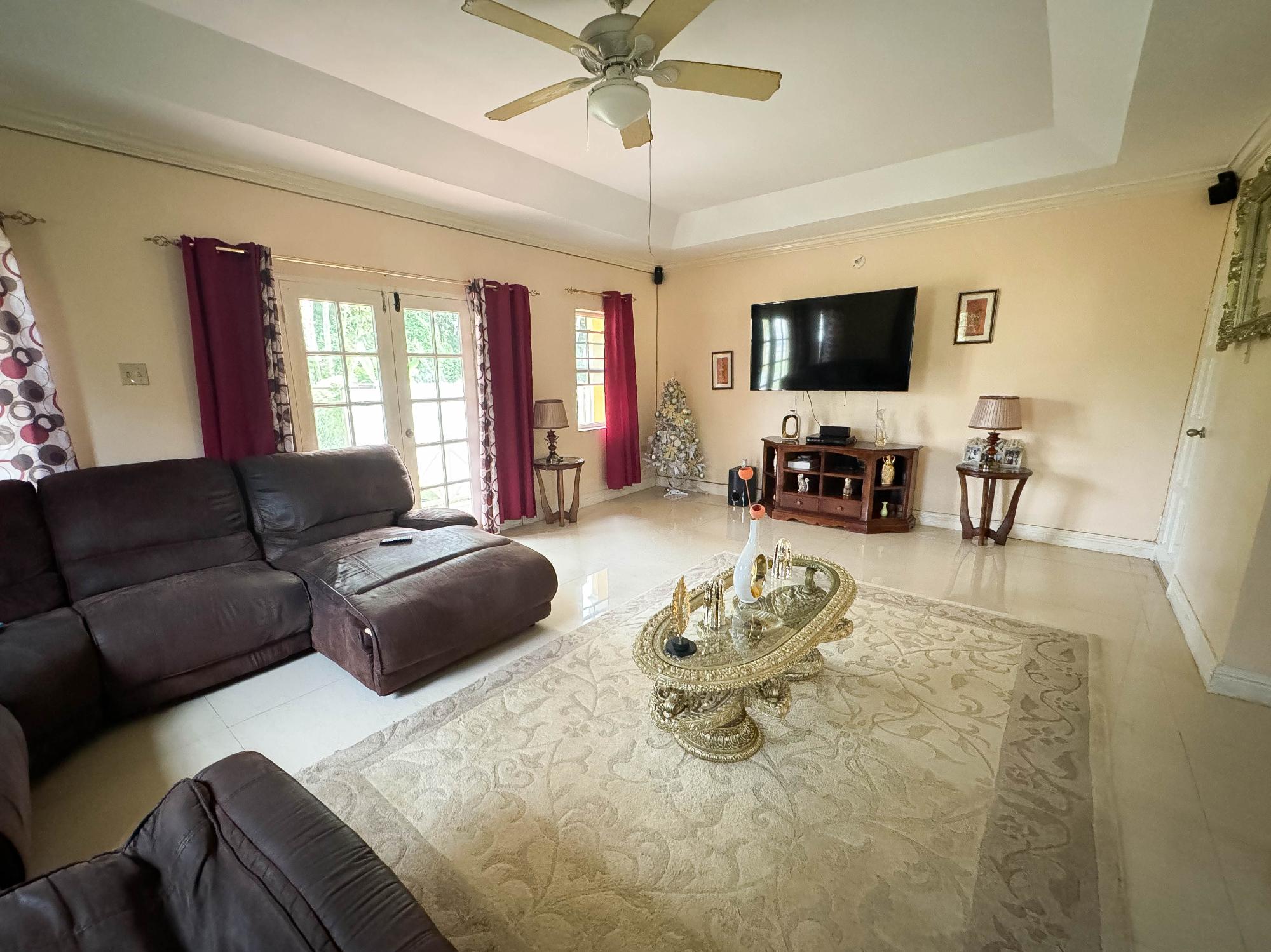 Townhouse For Sale: MORELANDS ESTATES, Mandeville | $48,000,000 photo 13