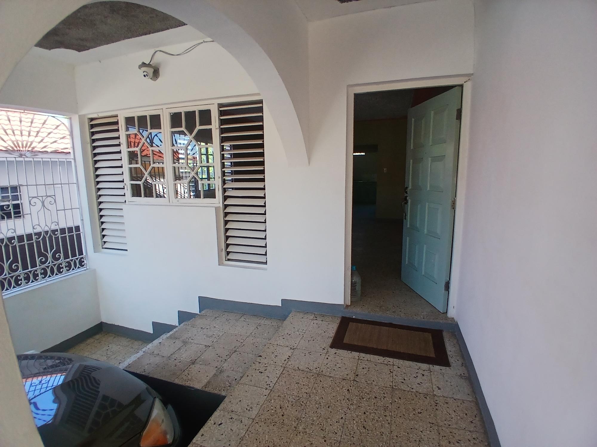 House For Rent: MOUNT EDGECOMBE, Runaway Bay | $85,000 photo 2