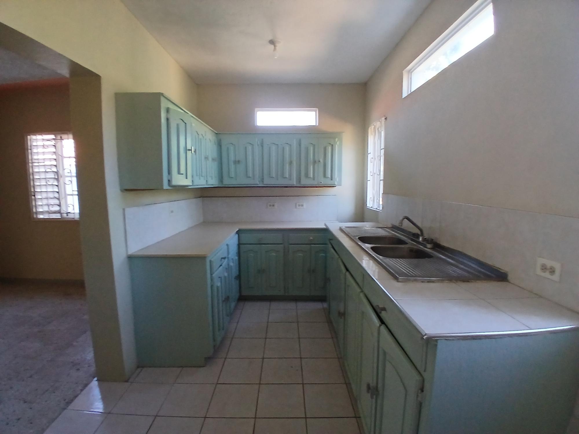 House For Rent: MOUNT EDGECOMBE, Runaway Bay | $85,000 photo 4