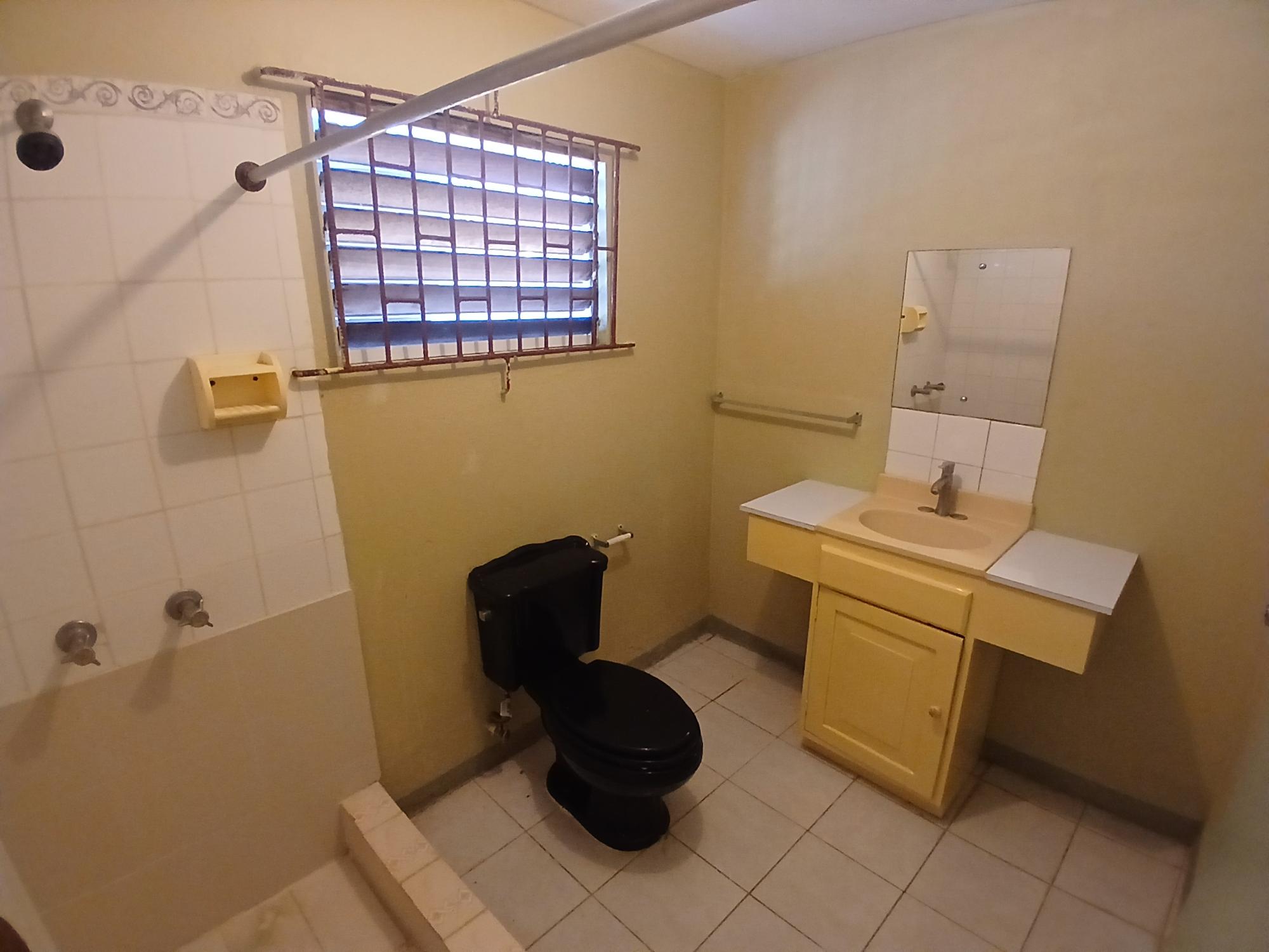 House For Rent: MOUNT EDGECOMBE, Runaway Bay | $85,000 photo 6