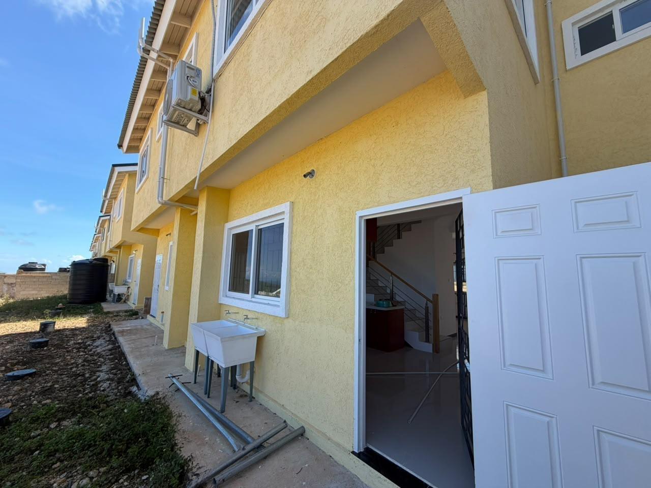 Townhouse For Rent: EDMUND RIDGE ESTATE PHASE, Montego Bay | $210,000 photo 18