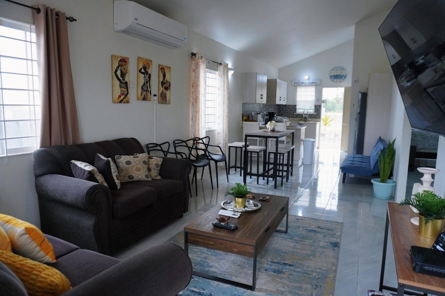 House For Rent: CAMELOT DRIVE DISCOVERY B, Runaway Bay | $1,200