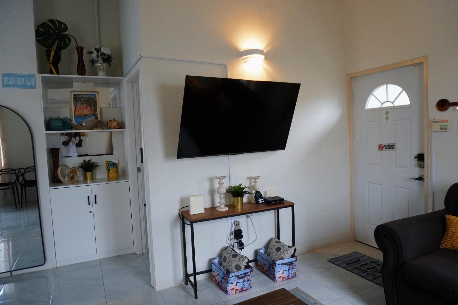 House For Rent: CAMELOT DRIVE DISCOVERY B, Runaway Bay | $1,200 photo 3