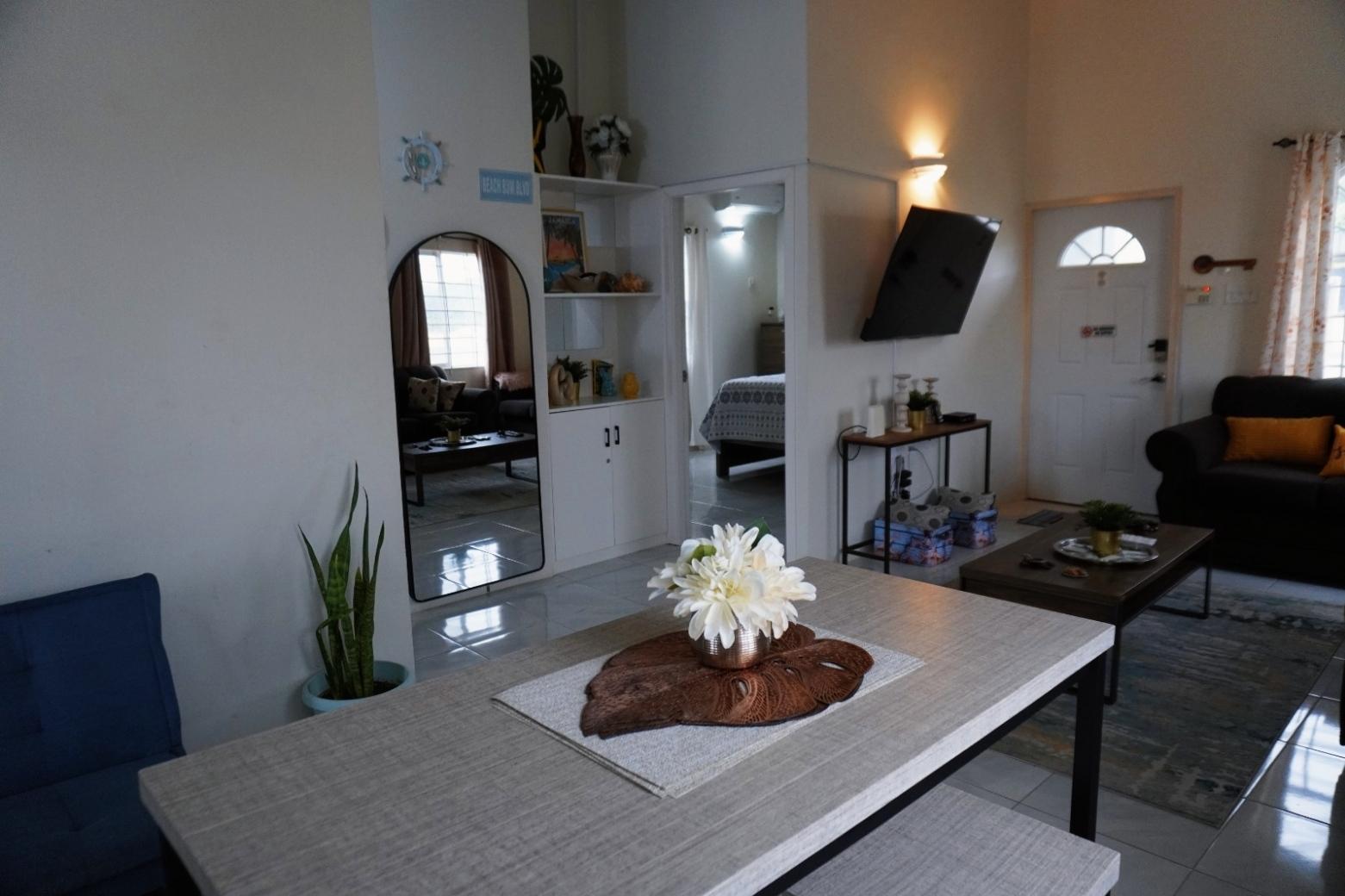 House For Rent: CAMELOT DRIVE DISCOVERY B, Runaway Bay | $1,200 photo 8