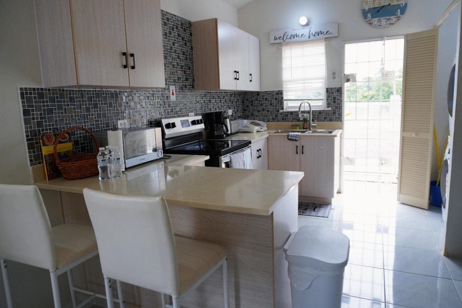 House For Rent: CAMELOT DRIVE DISCOVERY B, Runaway Bay | $1,200 photo 12