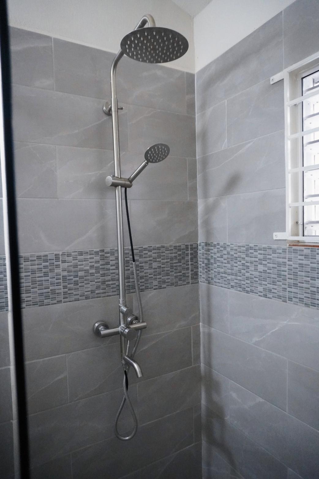 House For Rent: CAMELOT DRIVE DISCOVERY B, Runaway Bay | $1,200 photo 18