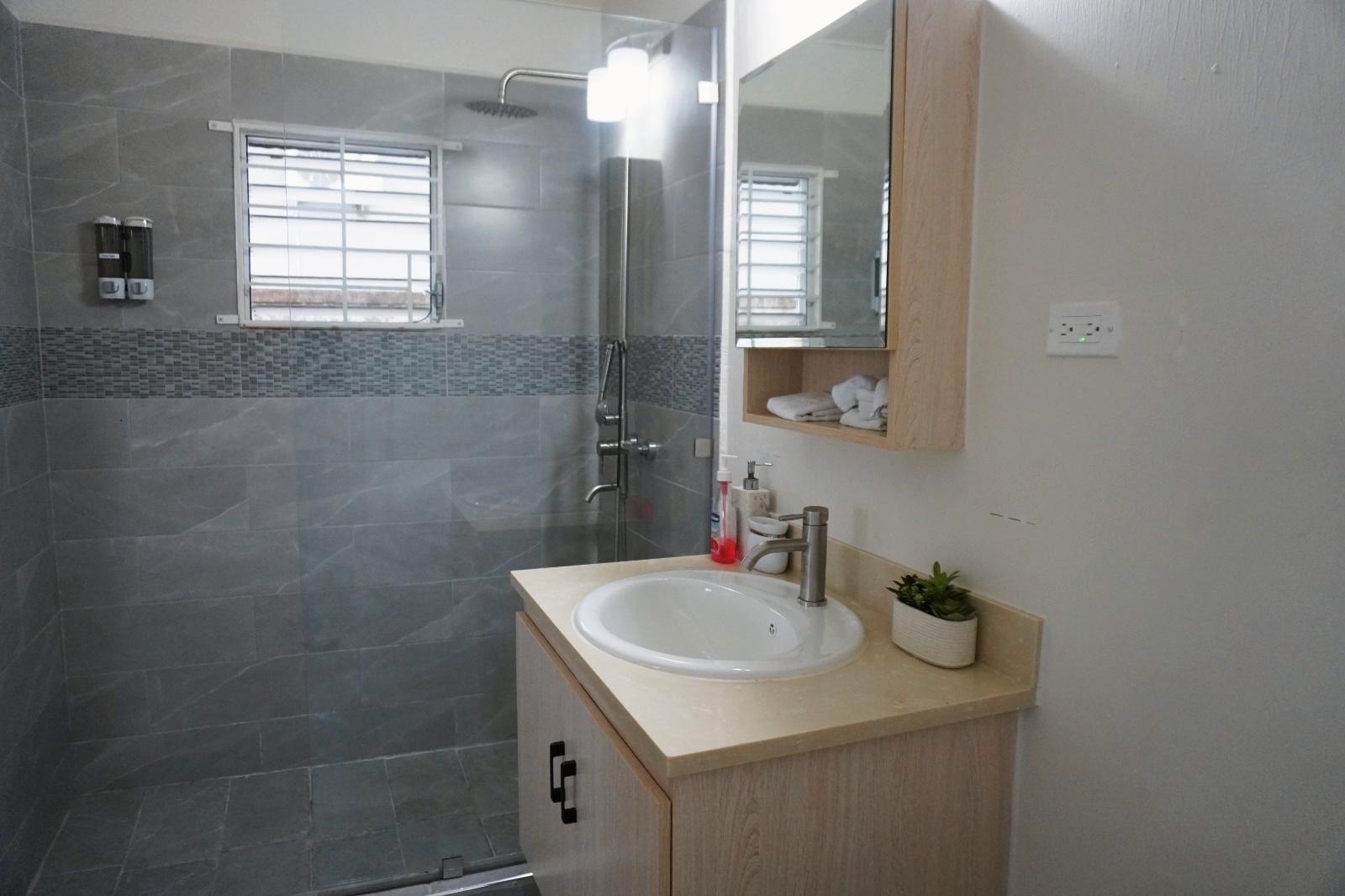 House For Rent: CAMELOT DRIVE DISCOVERY B, Runaway Bay | $1,200 photo 23