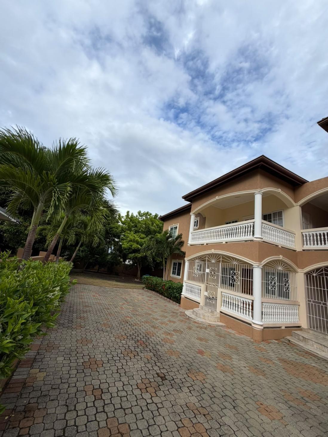 Apartment For Sale: BALMORAL HEIGHTS TOWER IS, Tower Isle | $920,000 photo 3