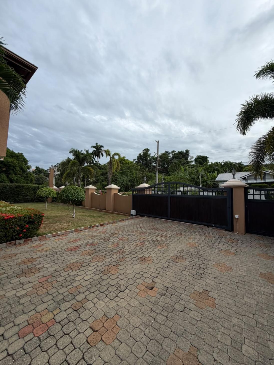 Apartment For Sale: BALMORAL HEIGHTS TOWER IS, Tower Isle | $920,000 photo 4