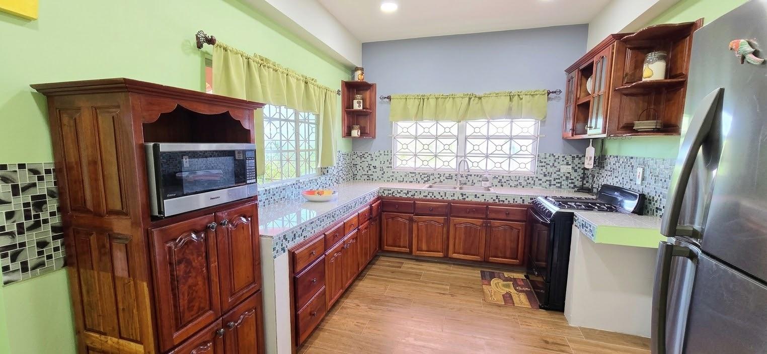 Apartment For Rent: TORADO HEIGHTS, Ironshore | $1,300 photo 11