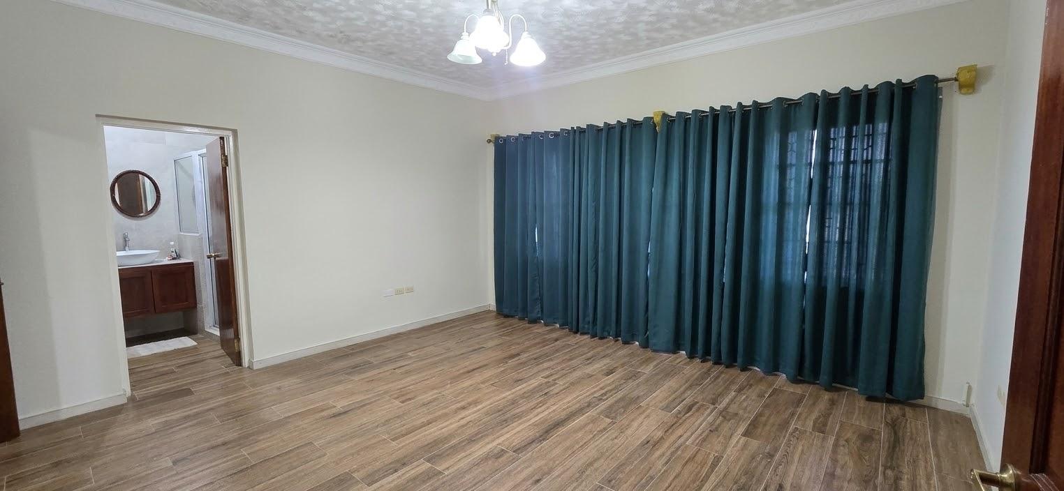 Apartment For Rent: TORADO HEIGHTS, Ironshore | $1,300 photo 15