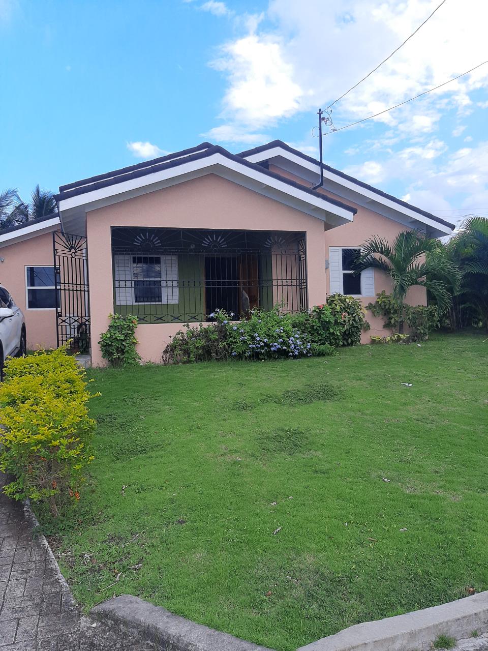 House For Rent: LAPPET DR., DRAX HALL, Ocho Rios | $1,600 photo 10