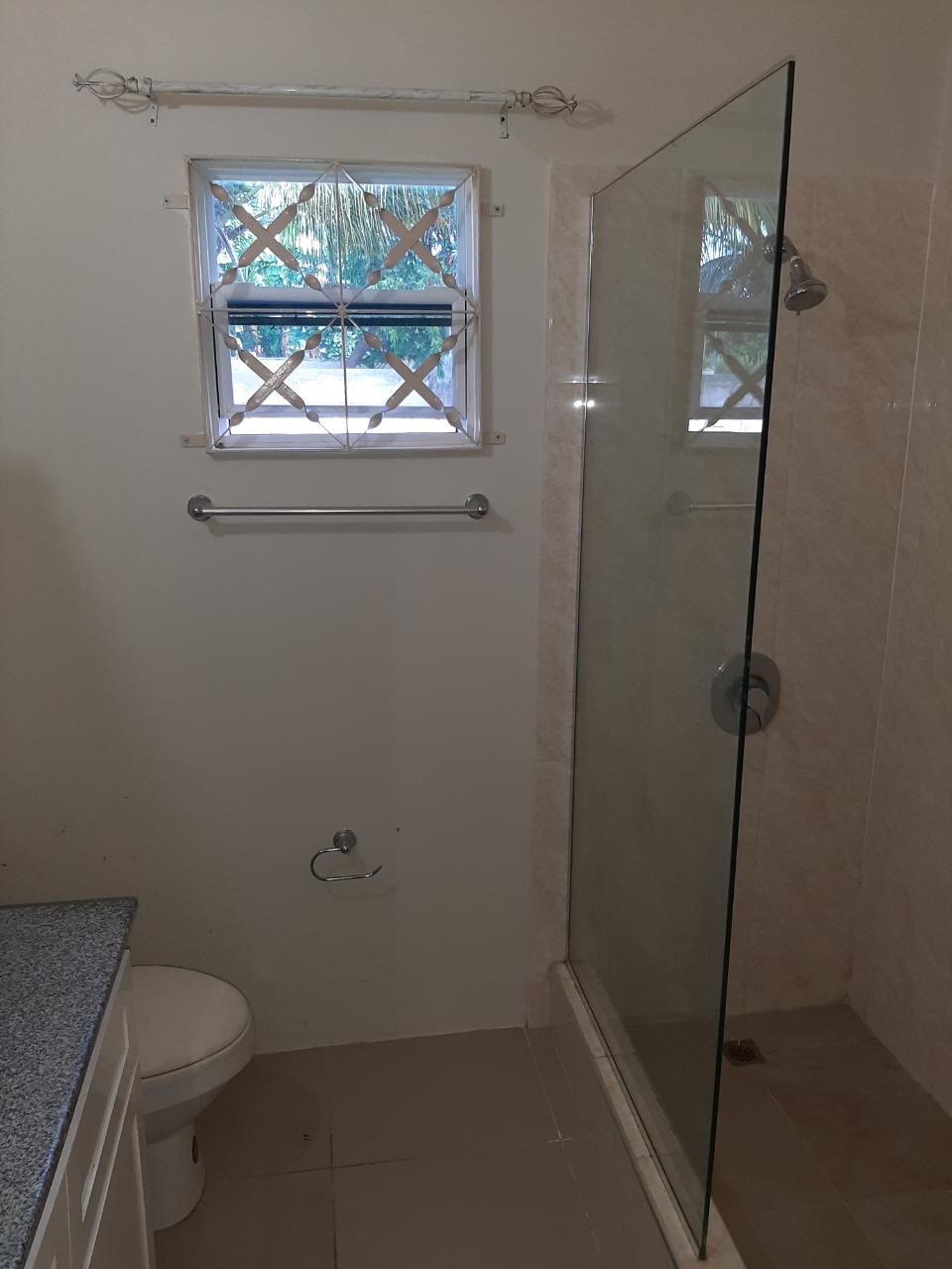 House For Rent: LAPPET DR., DRAX HALL, Ocho Rios | $1,600 photo 17